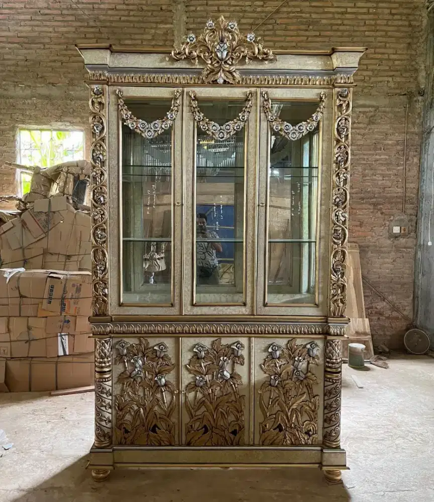 Lemari pajangan miniatur rumah