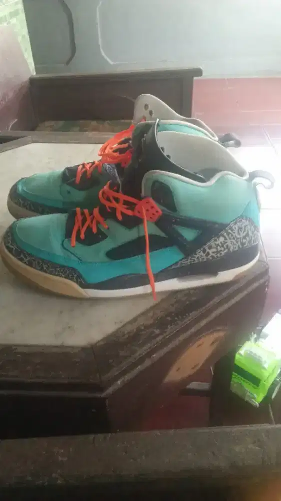 Sepatu air jordan spizike