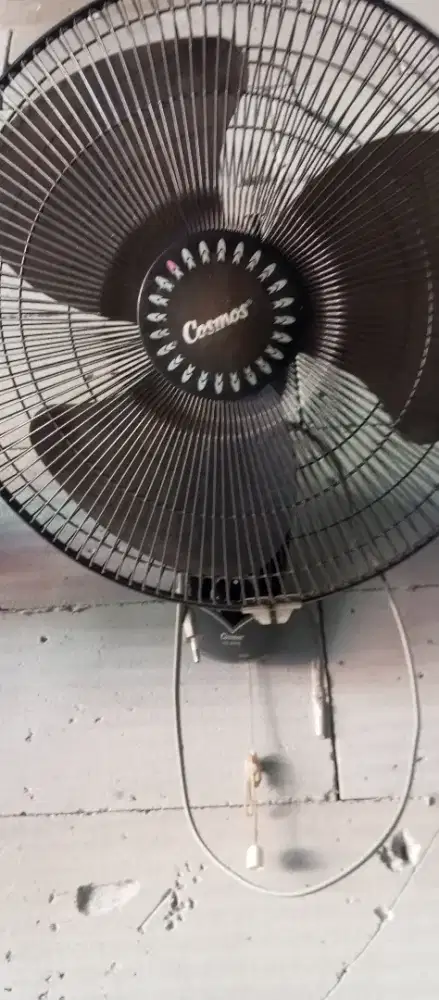 Kipas angin tembok 16 cosmos
