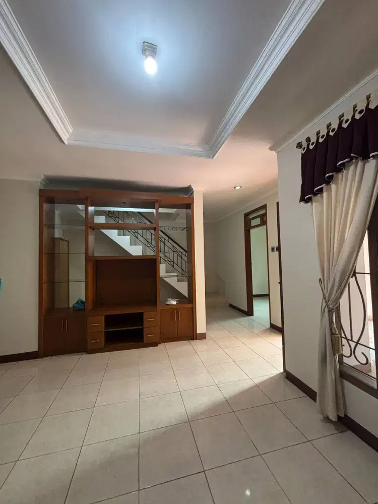 Rumah 2 Lantai Siap Huni Dekat ke Velodrome Cimahi Tengah