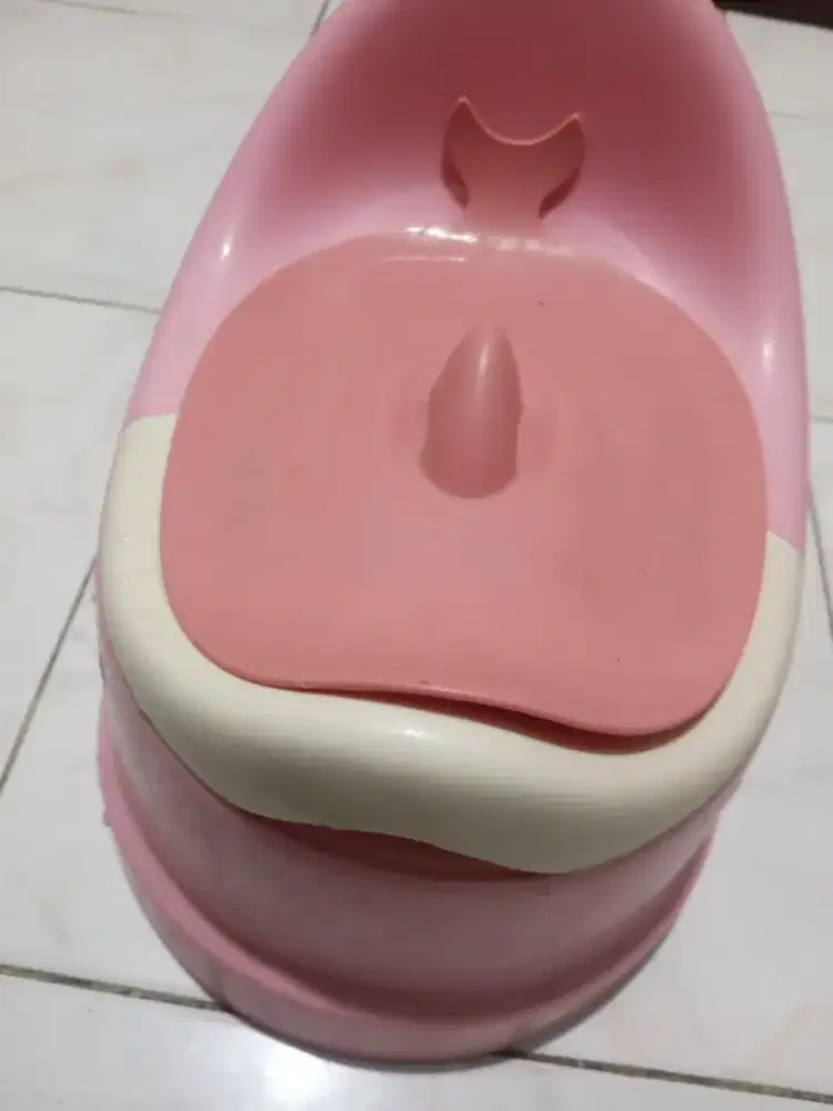 Potty bayi warna pink