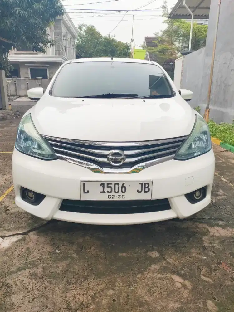 Nisan Grand Livina 2014 AT warna Putih