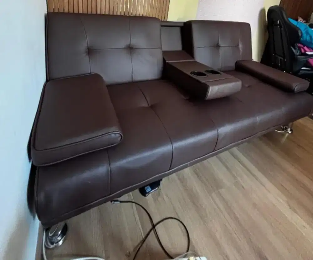 Preloved Sofa Bed Informa

Bisa direbahin jadi kasur

Panjang : 1.95m