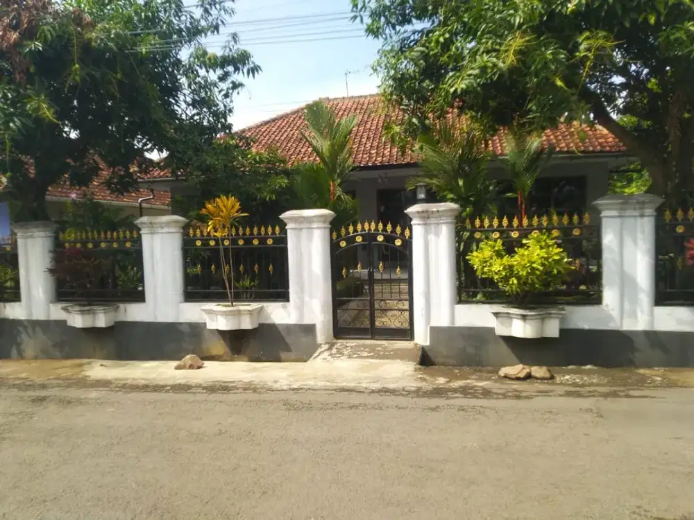 Rumah asri dan Tanah luas full furnish Kuningan Jabar