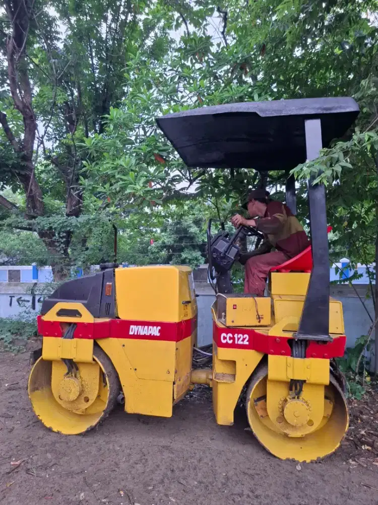 Tandem roller Dynapac CC122.