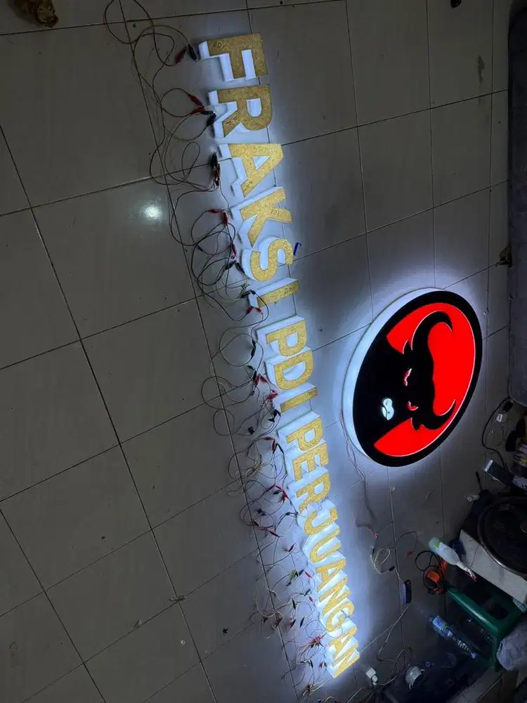 di cari pegawai desain grafis dan karyawan serabutan