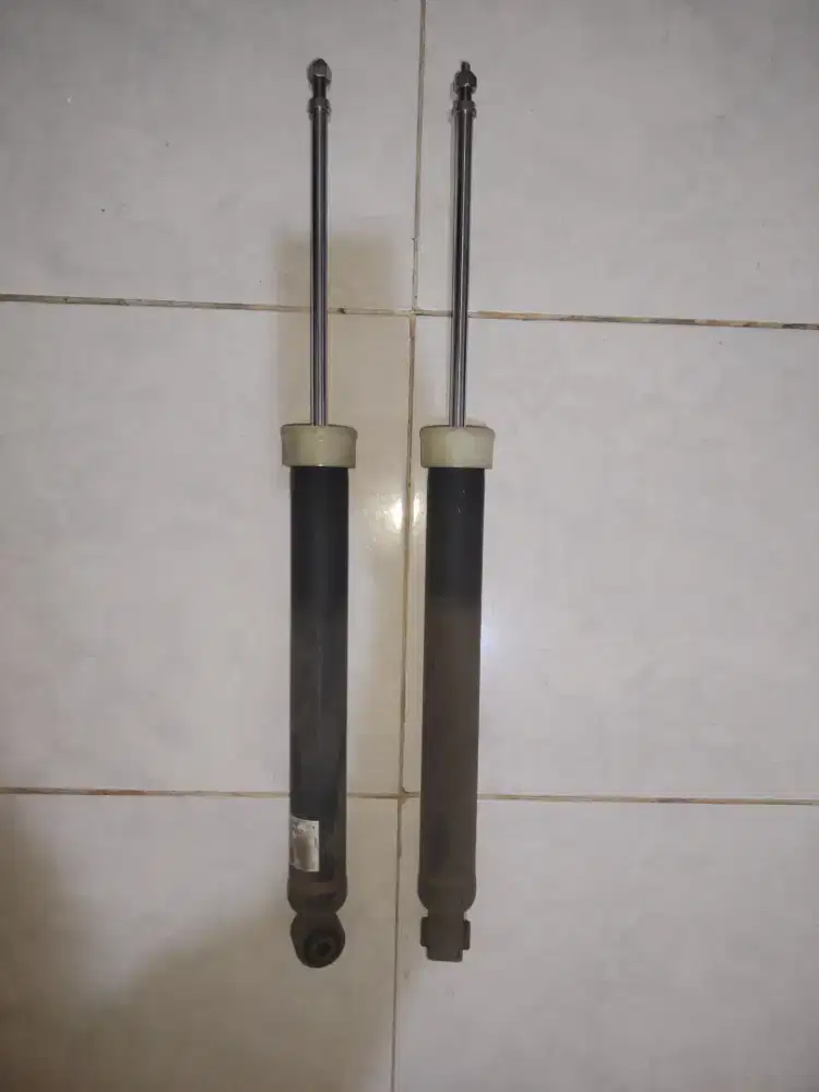 Shockbreaker bagian belakang nissan kicks bekas masih bisa pakai