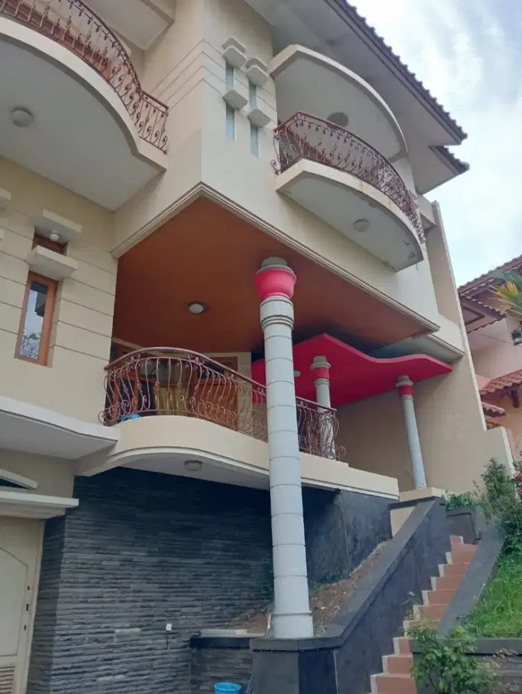 Kesempatan EMAS! Komplek Elite Bandung Utara-Harga Turun Drastis 2.95M