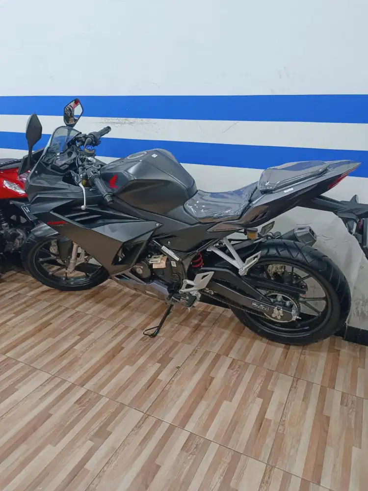 HONDA CBR 150R TAHUN 2021 KM MASIH 1000 ISTIMEWA