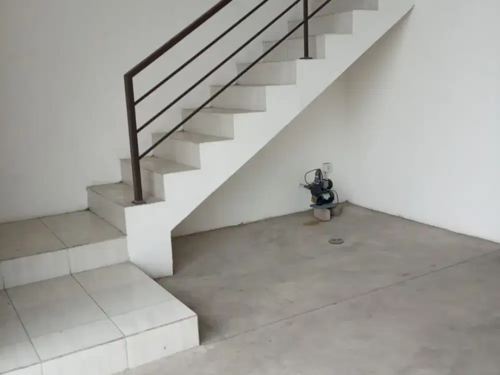 GUDANG SUPER STRATEGIS 200 METER DARI TOL CERME – SIAPA CEPAT DIA DAPAT!