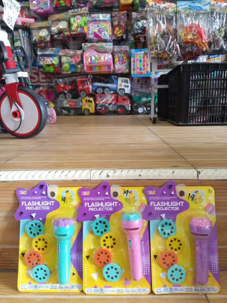 mainan anak senter projector