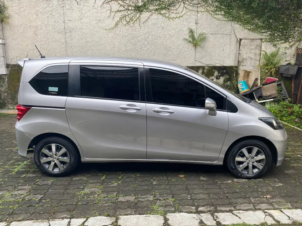 Honda freed e psd