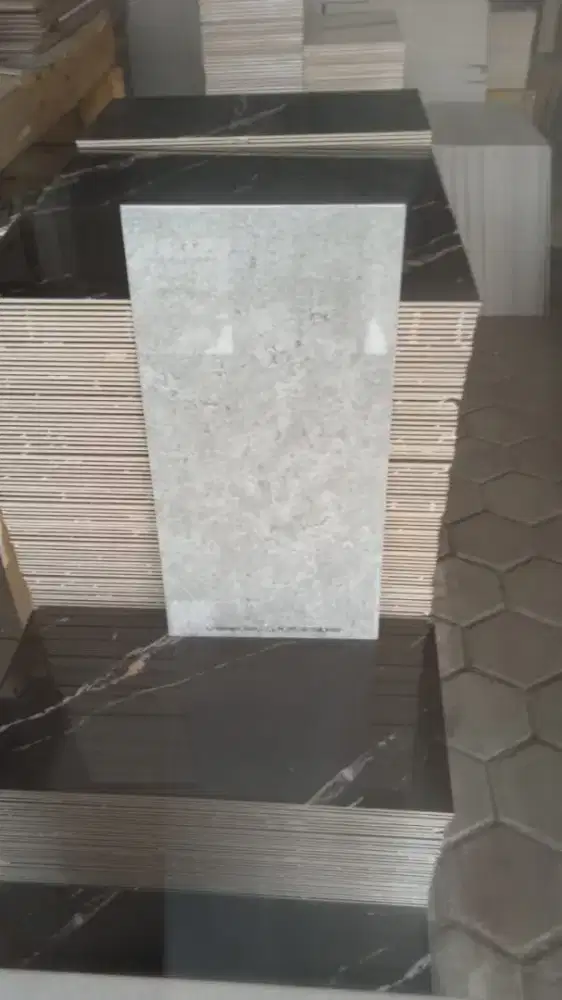 Jual Keramik dinding merk Roman Kw4