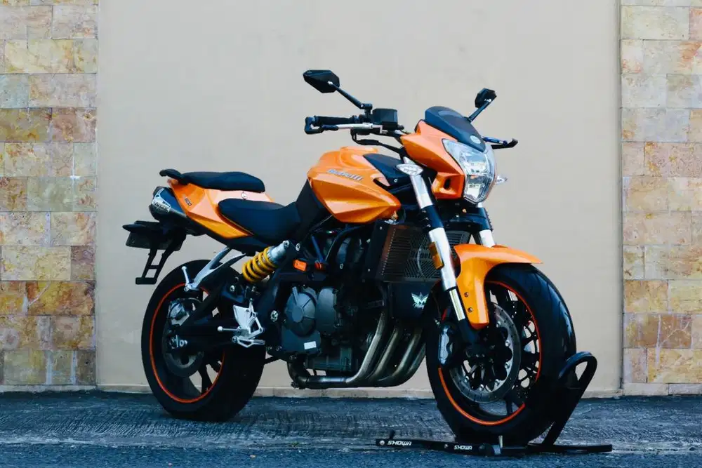 Benelli bn600 abs 2021 like new versys650 er6n v-stroum