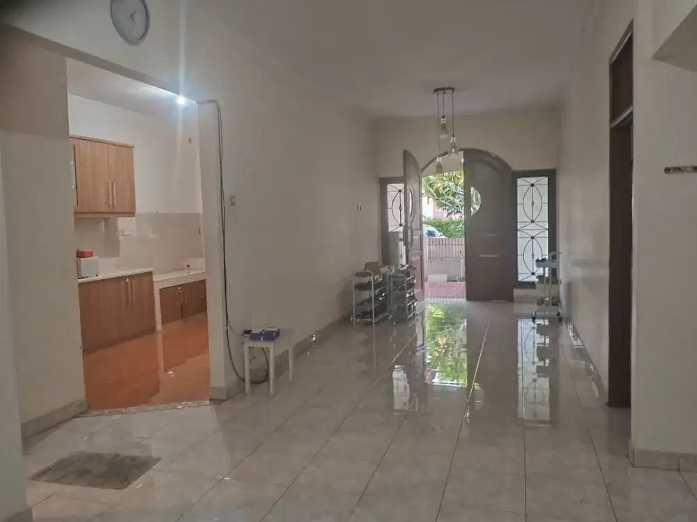 Rumah Semi Furnished di Kemang Pratama, Bekasi