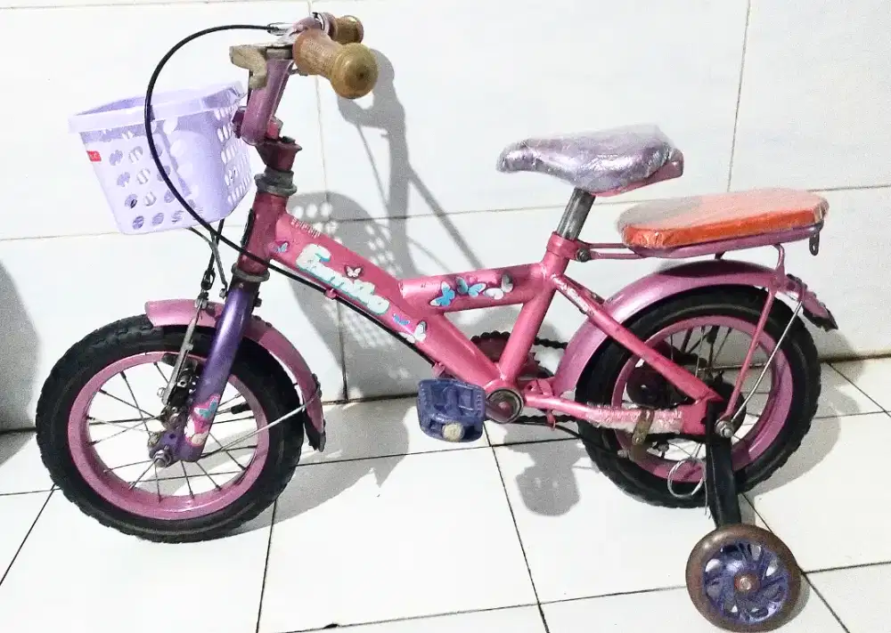 Melihat anak senang bersepeda,hati jadi bahagia