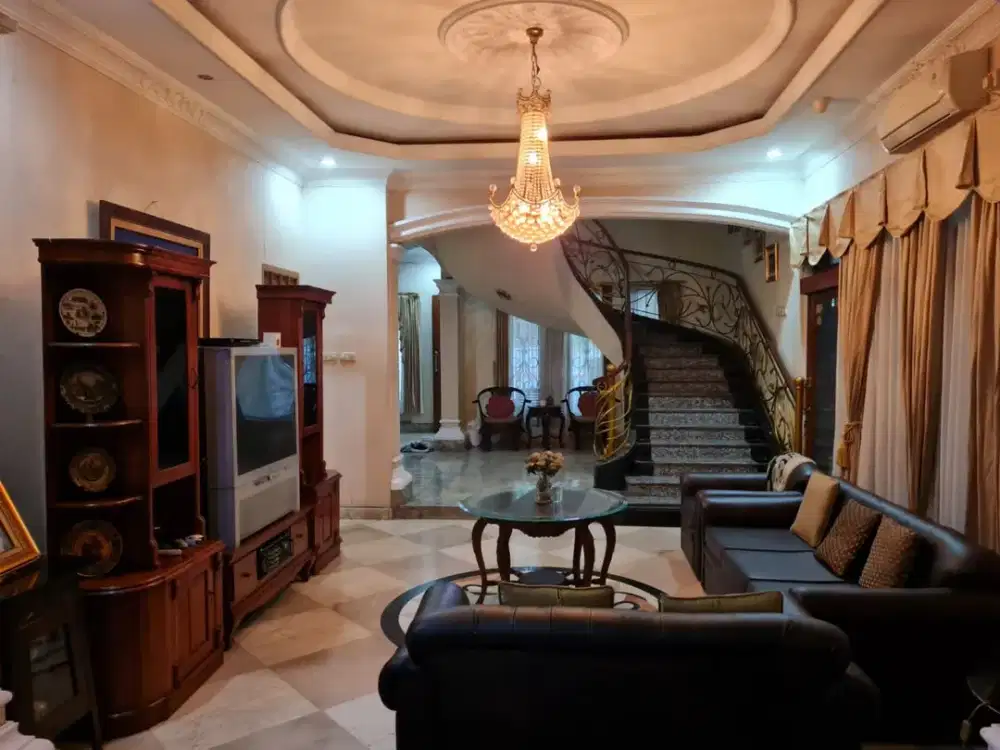 Rumah Bagus Siap Huni 2,5 lantai, furnished  di rawamangun Jakarta Timur