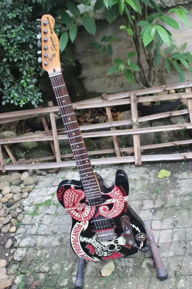 Gitar squier tele seri khusus obey propaganda