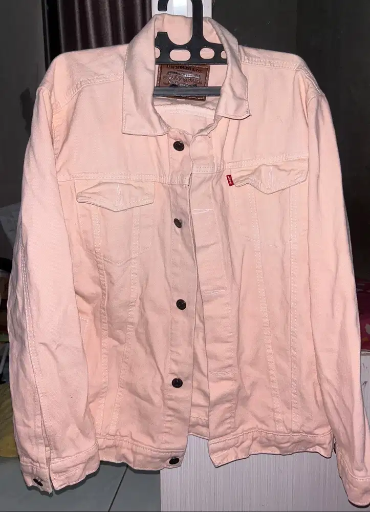 dijual jaket Levi's pink