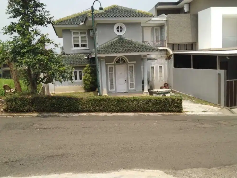 DIJUAL RUMAH MEWAH 2 LANTAI SIAP HUNI BAGUS HARGA NEGO SENTUL CITY SSR818