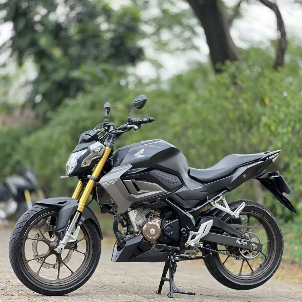 HONDA NEW CB150R HITAM 2022 KM LOW PAJAK PANJANG KAYAK BARU