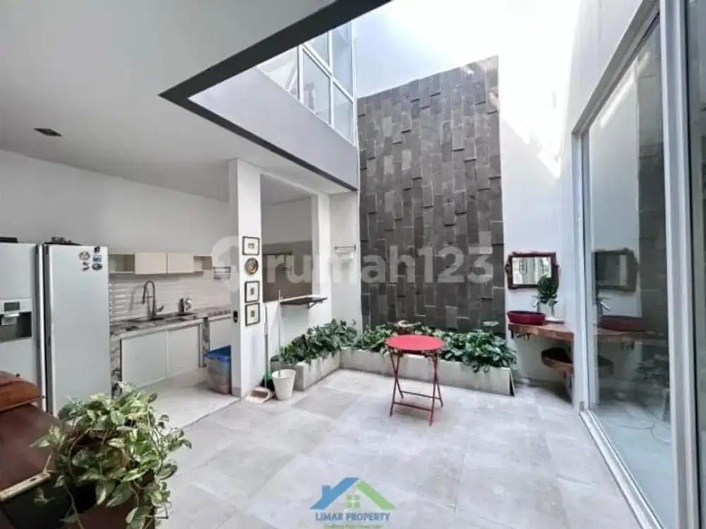 Disewakan Rumah Cozy dan Sangat Strategis Raffles Hills Cibubur