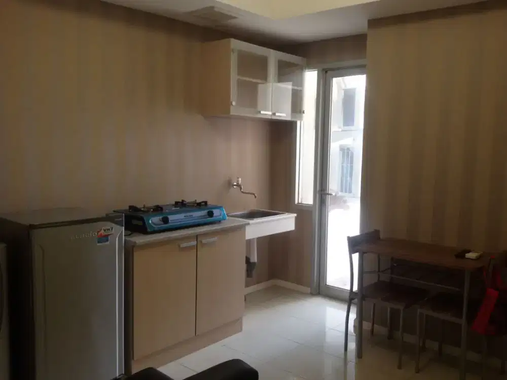 ready unit apartemen green lake sunter,2kamar furnished siap huni,2 AC dan waterheater,view kolam renang dan danau,hoek
