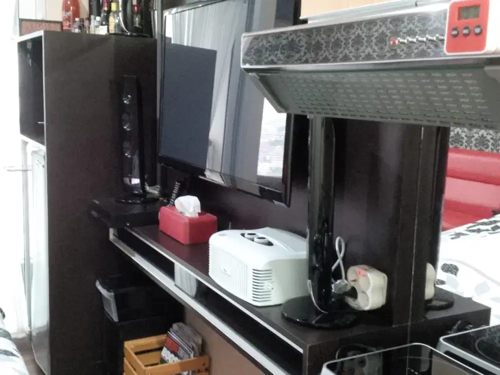 disewa unit apartemen green lake sunter,studio furnished,lantai rendah,view kolam renang,Ac dan waterheater