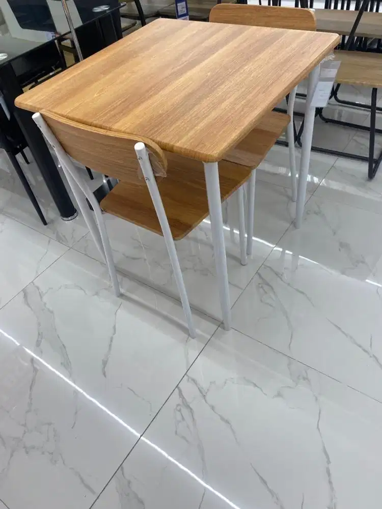 Meja makan set lamira