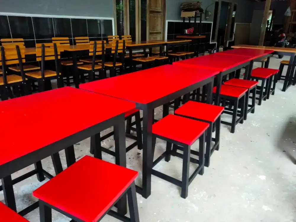 Meja dan kursi set kedai