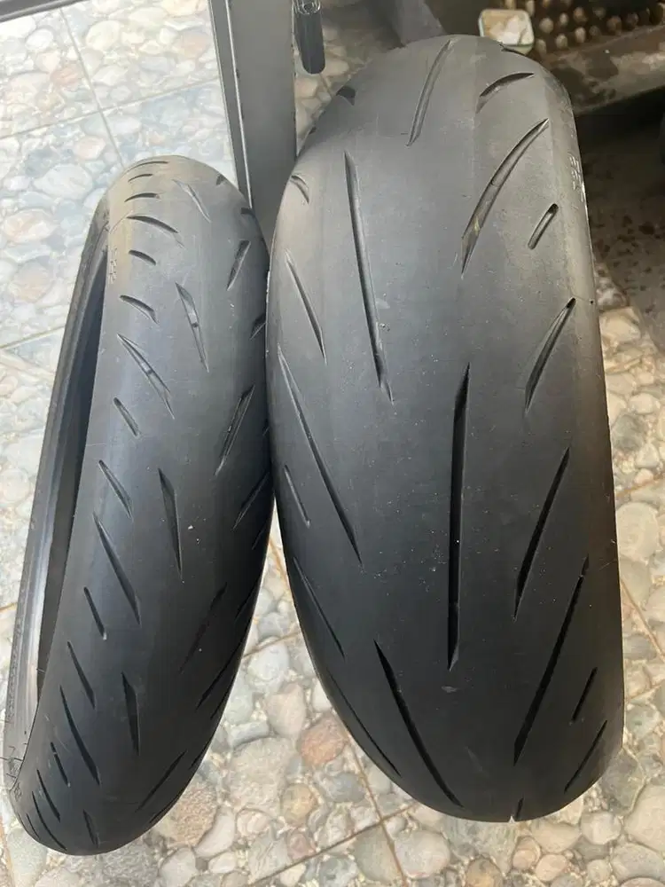 Ban Motor Bridgestone Battlax S22 120/70 dan 190/55 R17 ZX25R ZX6R R6