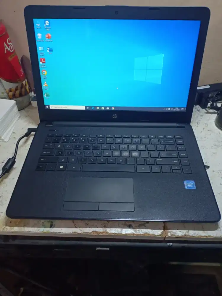 Laptop HP 14-BS745TU