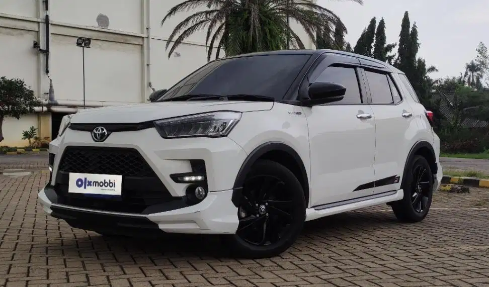 TDP 10JT Toyota Raize 1.0 G Two Tone Bensin-AT Putih 2022