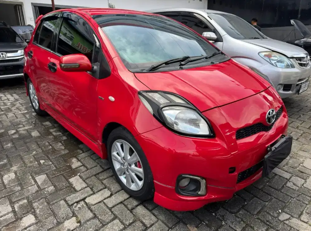 Toyota Yaris E Facelift manual 2012
