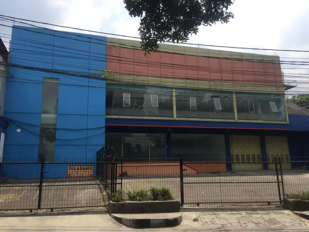 Dijual Gedung 2 Lantai Nyaman siap Pakai Lokasi Strategis di Sayap Sukajadi Bandung