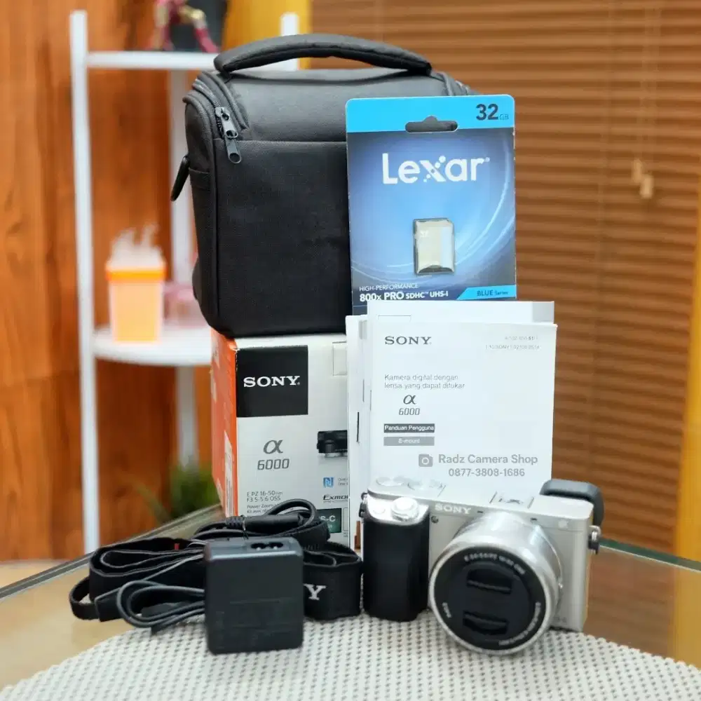 Sony A6000 Silver Kit 16-50 OSS SC 1rb Like New