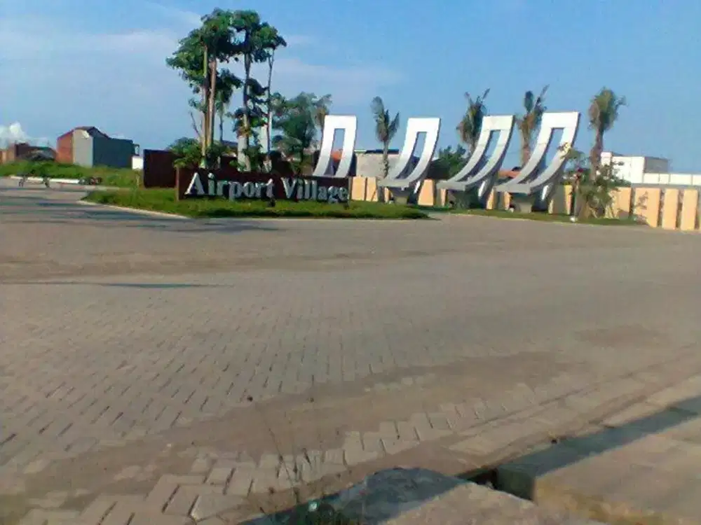 Jual Rumah Usaha Second perlu renov sebagian di Airport Village Juanda, Sidoarjo