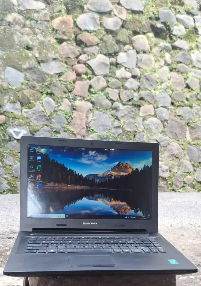 Laptop lenovo G40-70,,corei3,,normal siap pakai