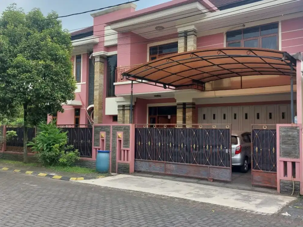 Dijual Rumah 2 Lantai Semi Furnished Posisi Hook siap Huni Lokasi di Batununggal Indah Bandung
