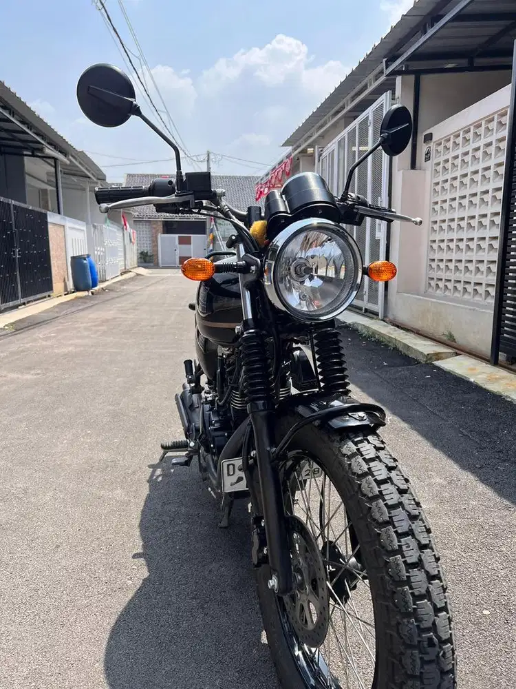 Kawasaki W175 black edition