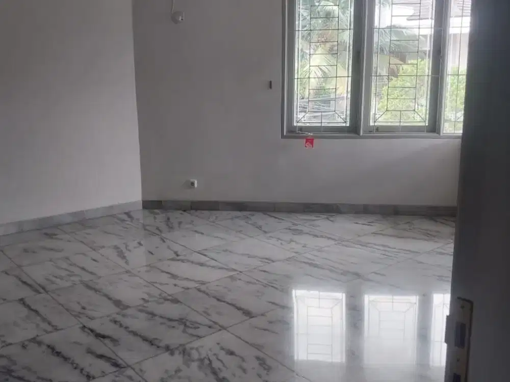 DISEWAKAN RUMAH 2 LANTAI PEJATEN VILLAGE