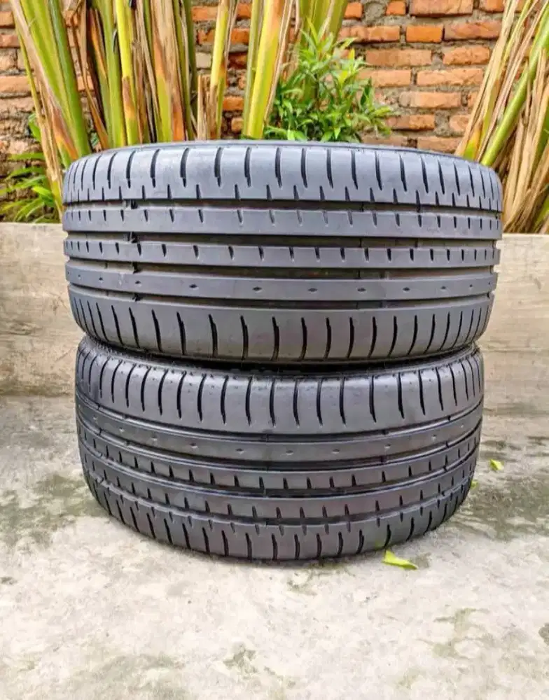 Accelera phi 215/40/18