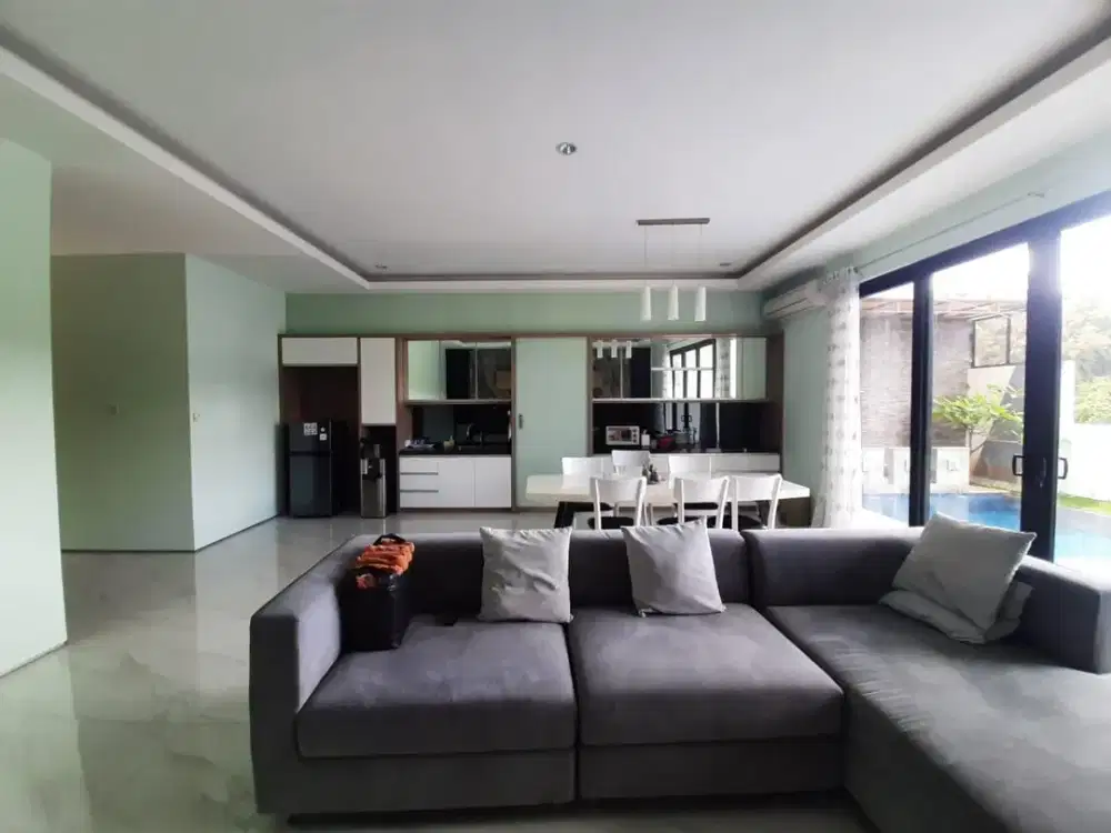 Disewakan Hunian berkelas di Semarang atas di perumahan elite Candi Golf kota Semarang  View dan ada swimming pool