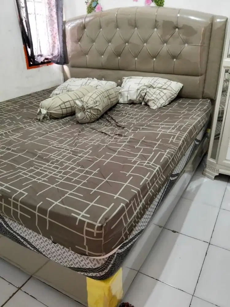 Dijual kasur 180 x 200 dan lemari plastik