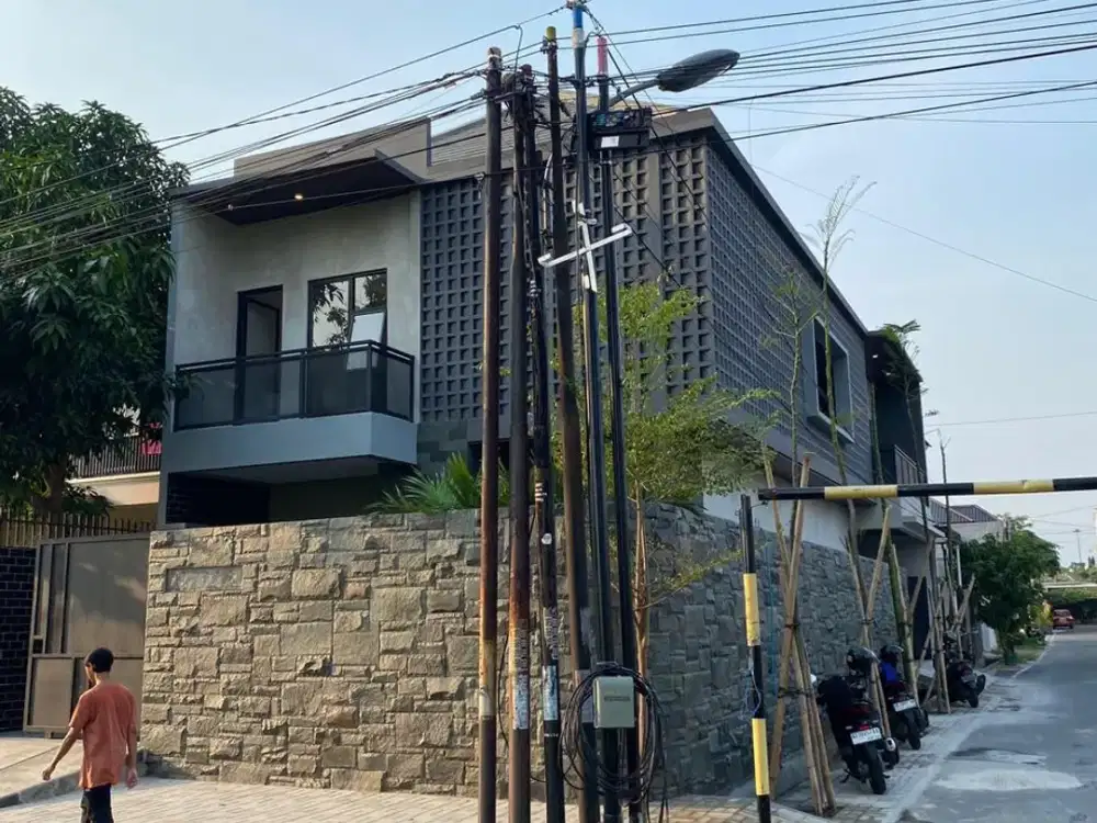 RUMAH MEWAH DIJUAL DI SOLO DEKAT STADION MANAHAN