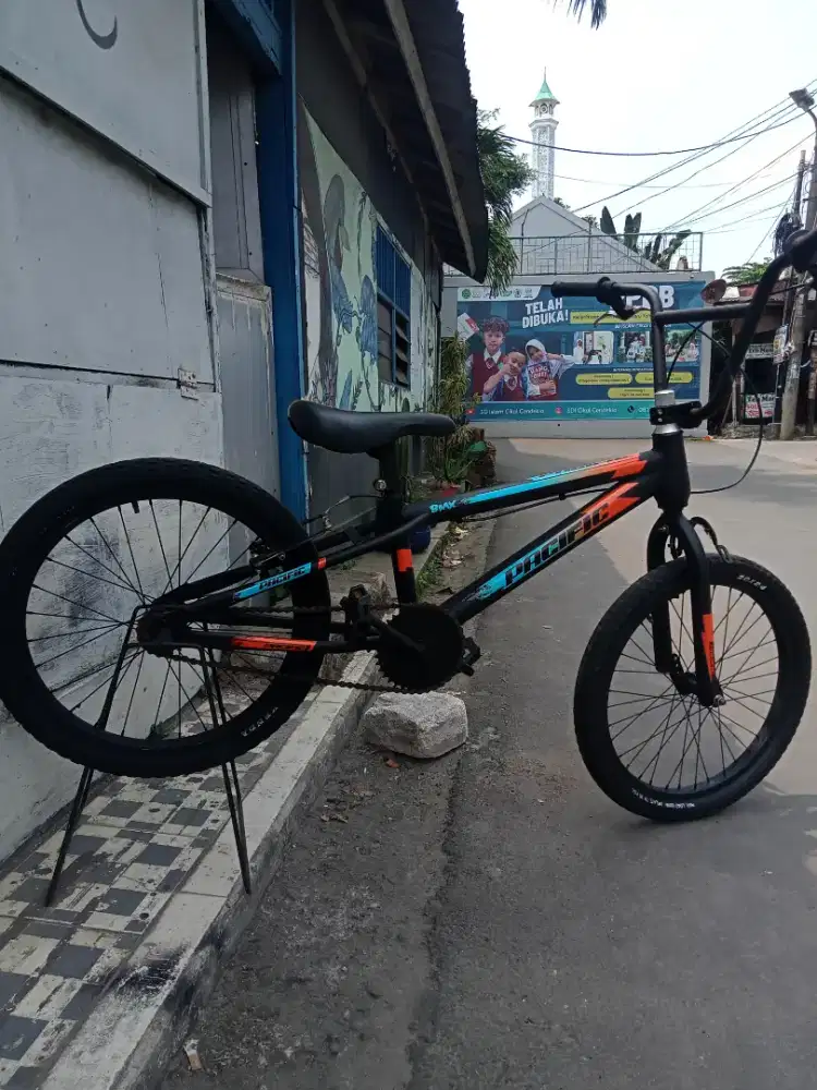 Sepeda BMX UK 20 PACIFIC