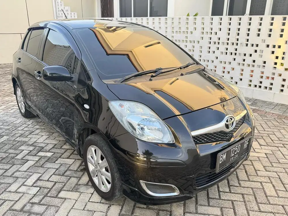 yaris E metic 2011