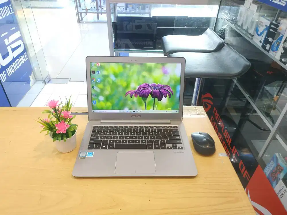 LAPTOP DIJUAL ASUS ZENBOOK UX330UAK CORE i7 RAM 8GB