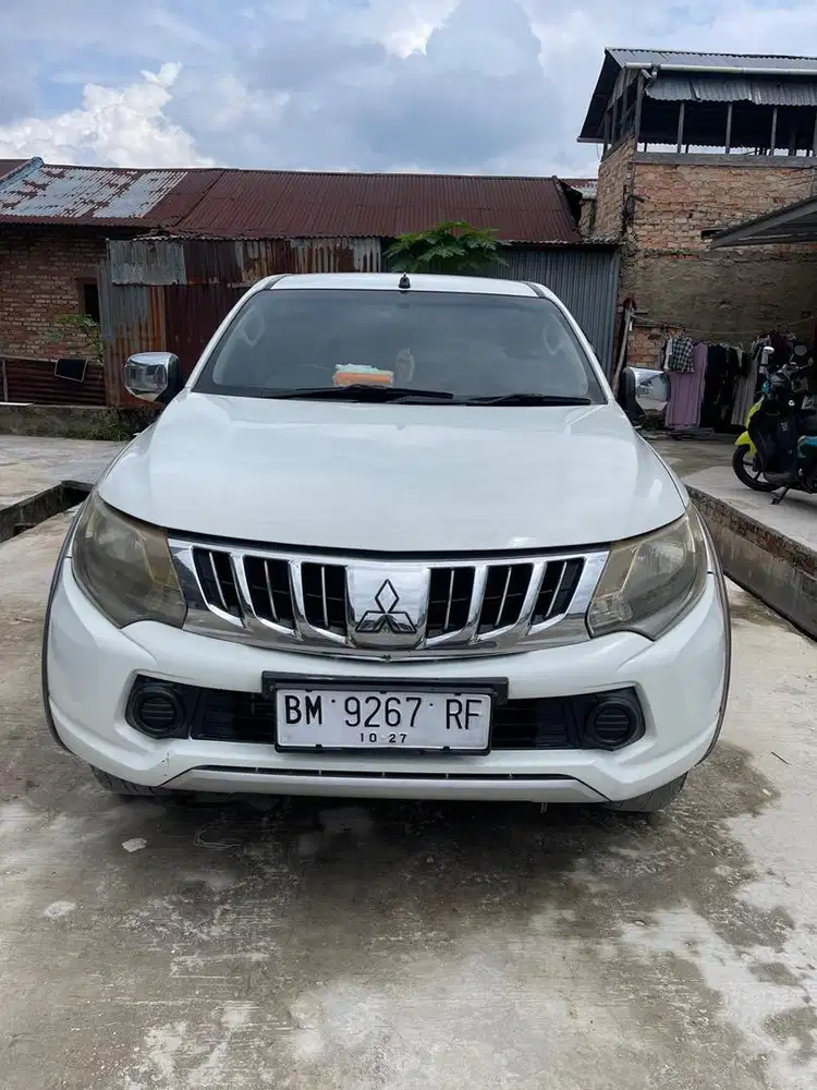 Triton Double cabin Sollar GLS putih 2017