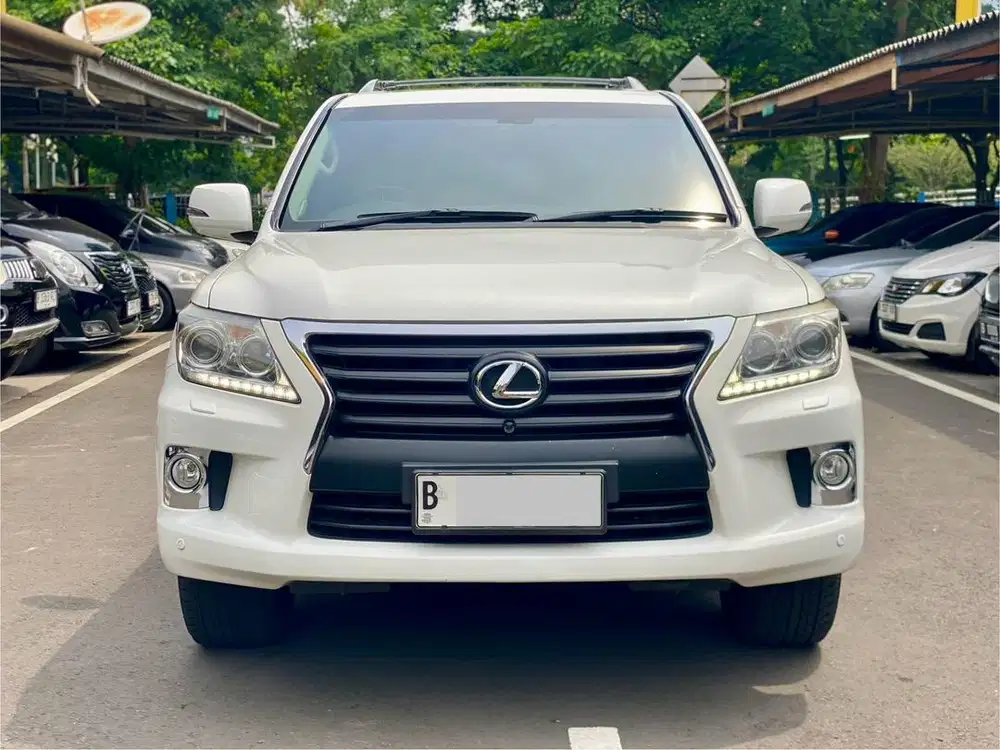 LEXUS LX570 AT PUTIH 2013